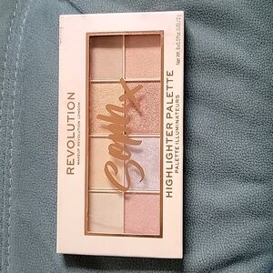 Soph Highlighter Palette